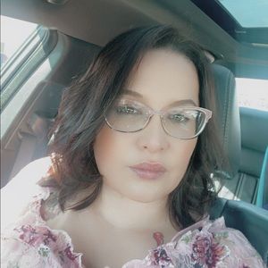 Meet your Posher, Stacy